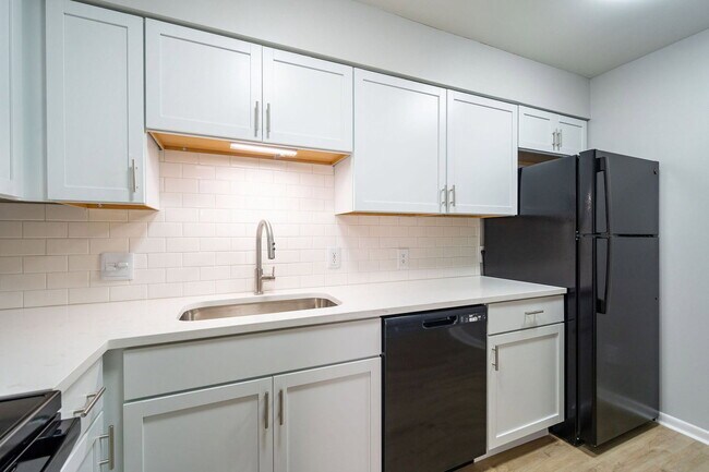 Foto del edificio - 651 Riverview Dr
