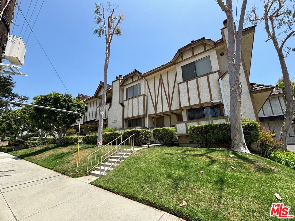 Primary Photo - 10338 Zelzah Ave