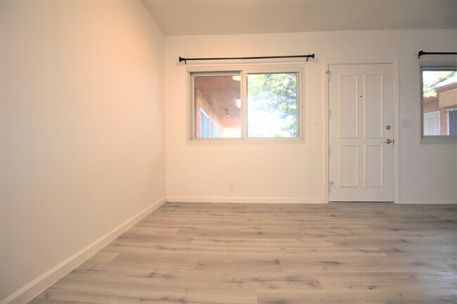 Foto del edificio - 11840 Hart St