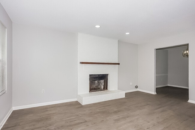 Building Photo - Charming 3 Bedroom in Martinez