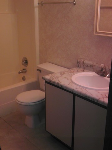 Building Photo - 601 Red Deer Dr