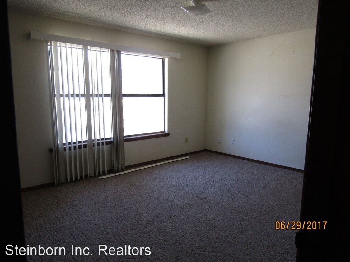 Building Photo - 3 br, 2 bath House - 3213 Dyer St.