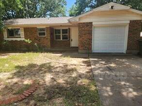 Building Photo - 500 Clearview Dr