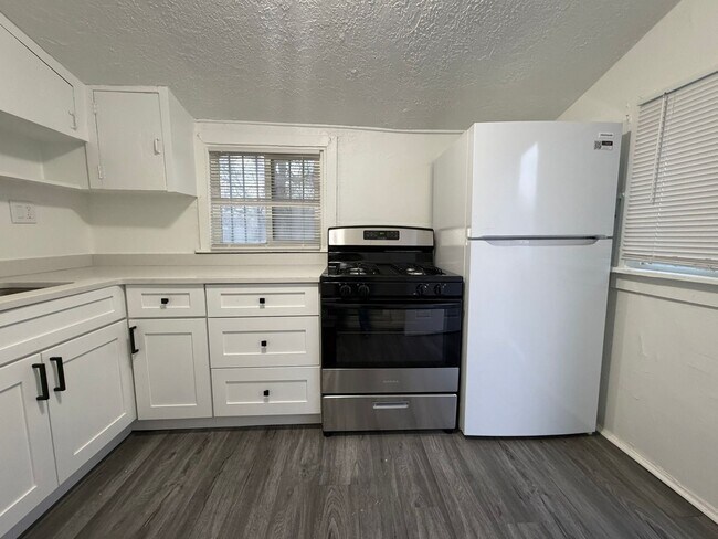 Foto del edificio - One Bedroom Home