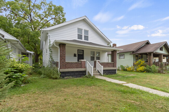 Building Photo - 1537 E Legrande Ave