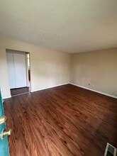 Building Photo - 777 W Galbraith Rd