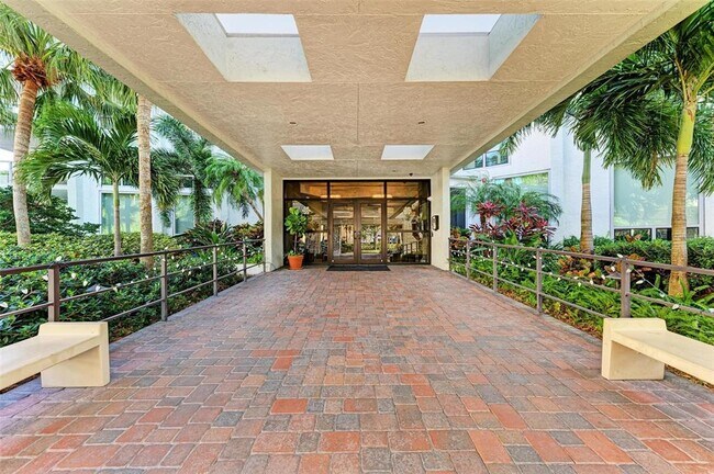 Foto del edificio - 1111 N Gulfstream Ave
