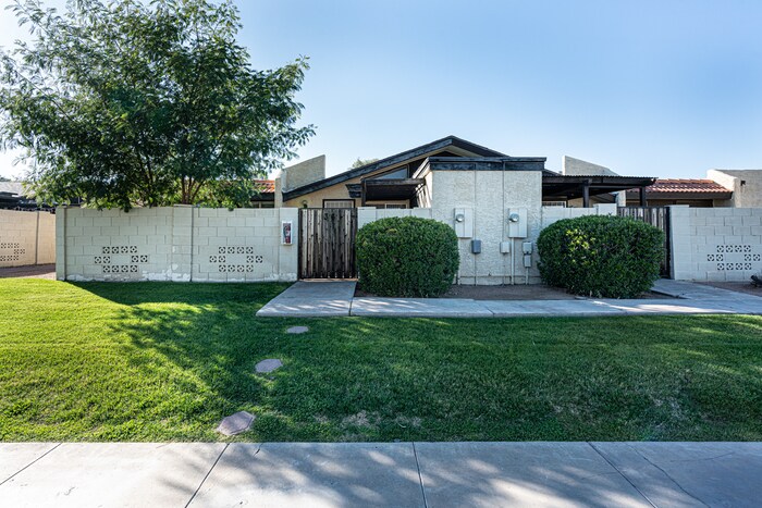 Primary Photo - Mesa Townhouse