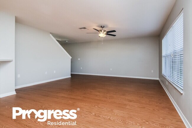 Building Photo - 11104 Silver Fern Way