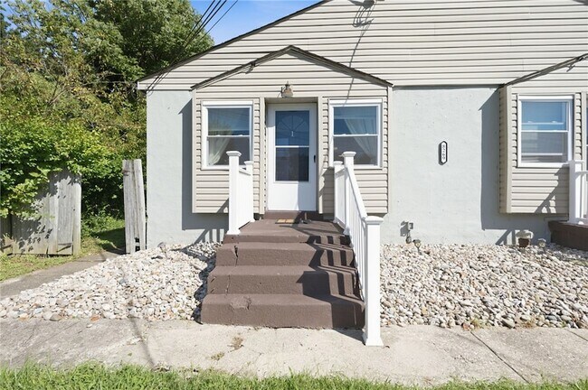 Foto del edificio - 8269 Sandy Ln