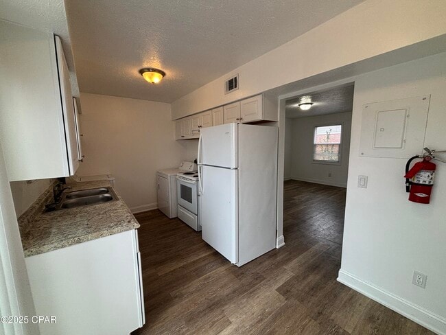 Building Photo - 149 N Hwy 22 A