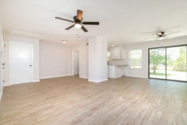 Building Photo - 443 Senova Dr