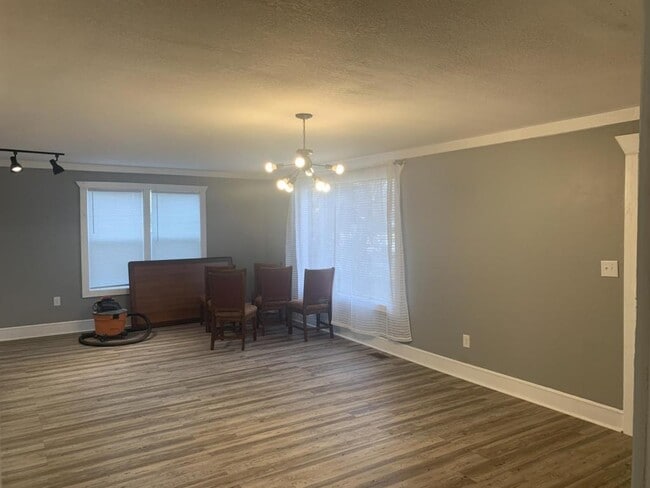 Building Photo - 203 E. Nettleton Ave, Apt. A