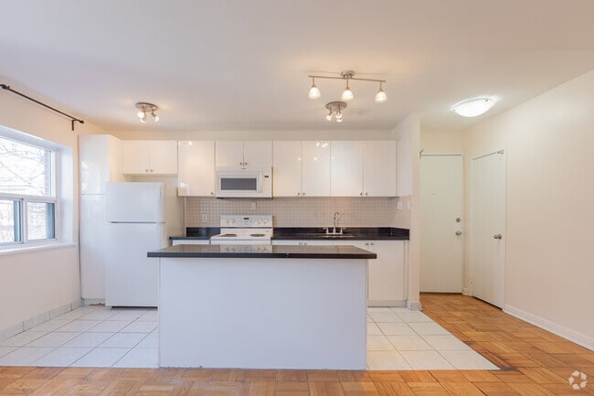 2BR, 1BA - Kitchen - Castlefield Apartments