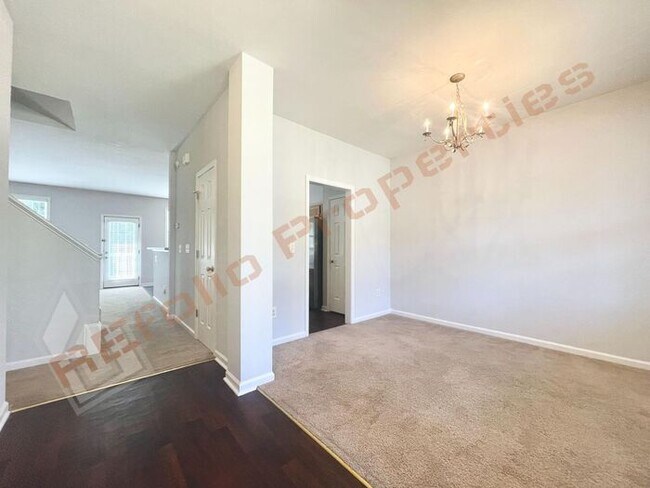 Foto del edificio - Wonderful 4 Bedroom 2.5 Bath, With Fresh P...