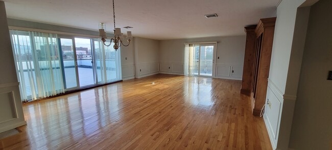 living room - 40 Greenleaf St Apartment