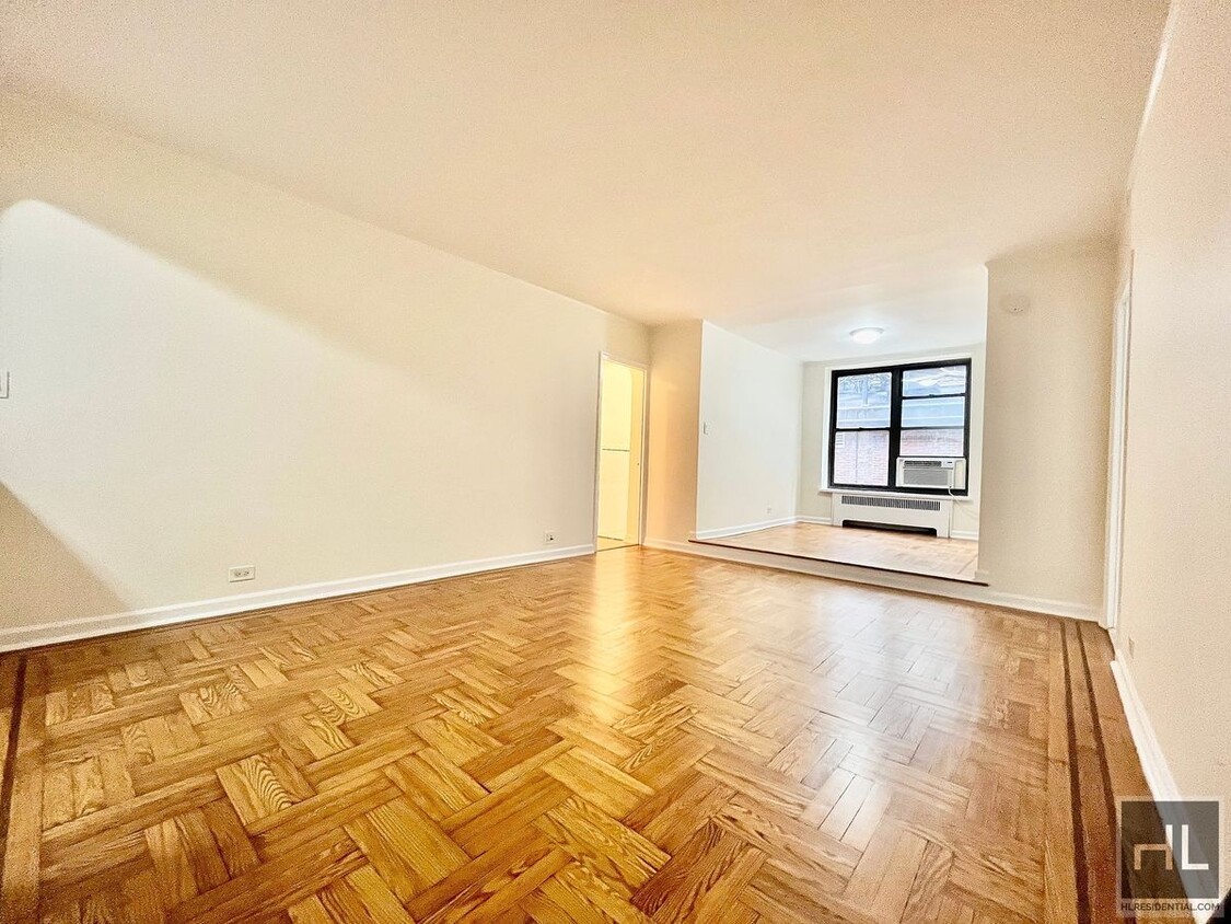 Primary Photo - EAST 24 STREET