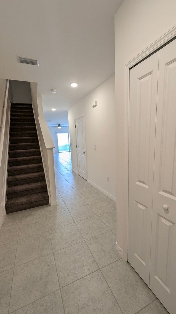 Foto del edificio - BRAND NEW (NEVER-LIVED-IN) TOWNHOME in Lakeland