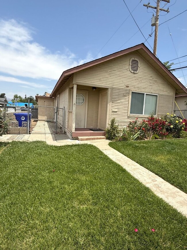 Foto del edificio - 35070 Acacia Ave