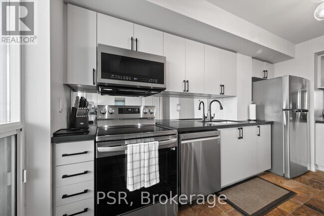 Building Photo - 410-410 Queens Quay W