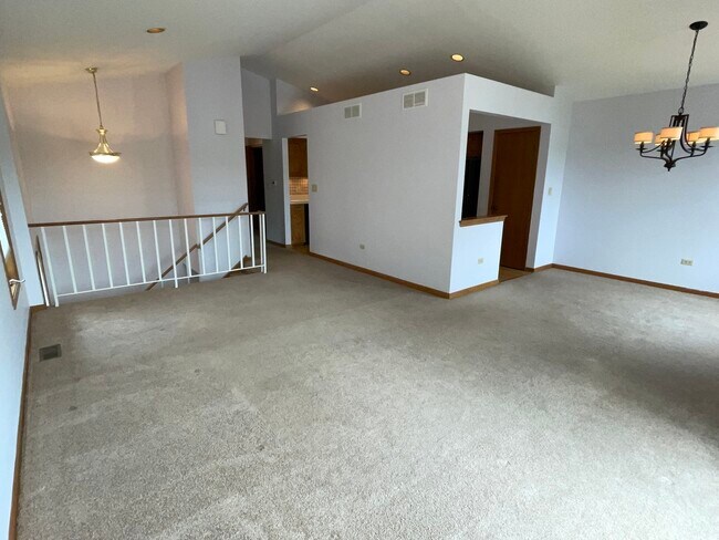 Building Photo - 8808 Clearview Dr