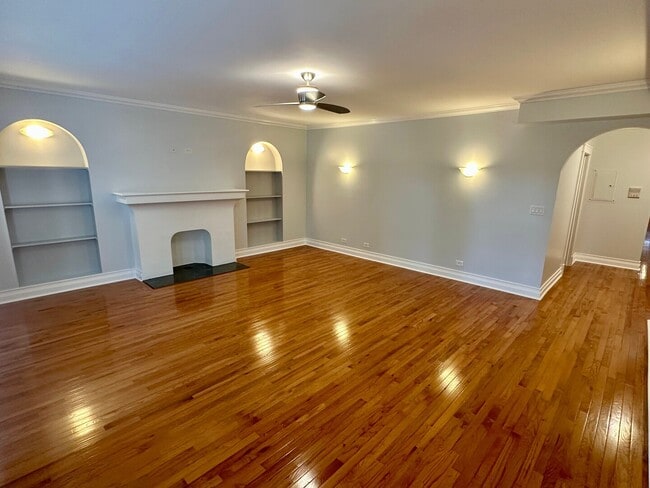 Building Photo - 2310 W Farwell Ave