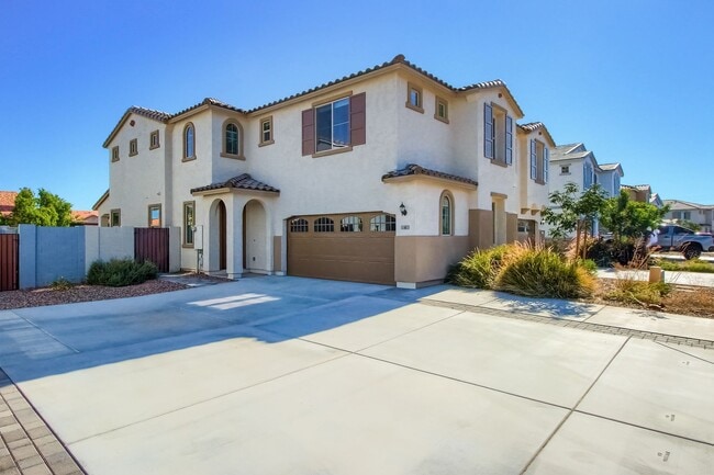 Building Photo - 905 S Canal Dr