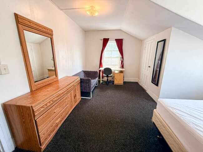 Foto del edificio - 422-424 E State St Ithaca