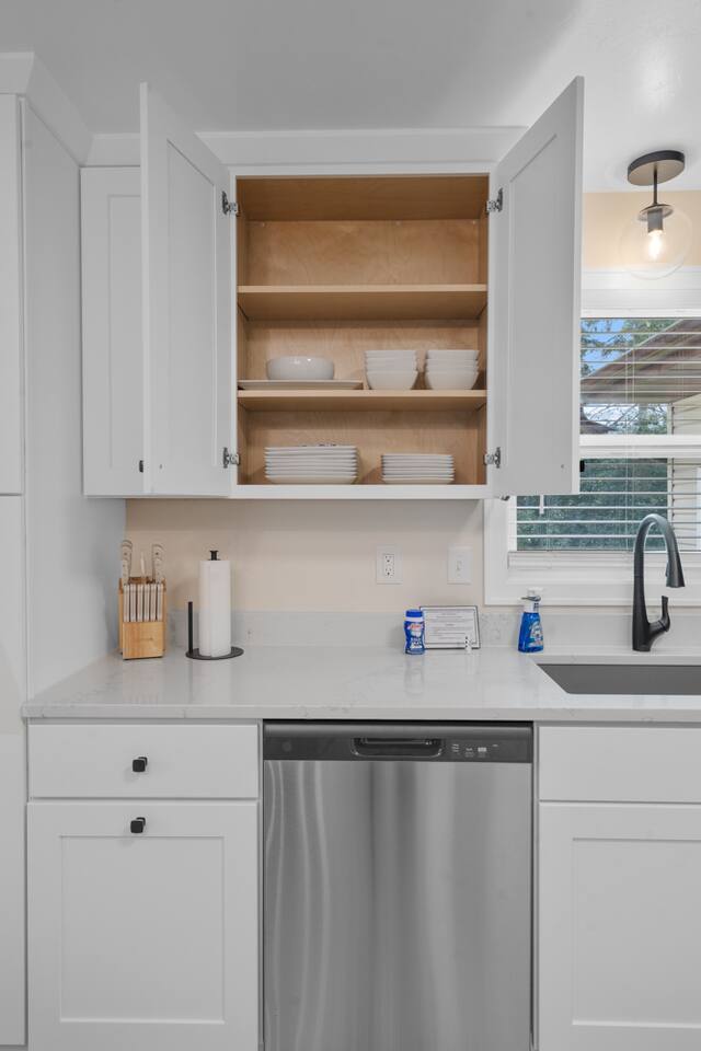 Foto del edificio - 2596 Parkwood Dr