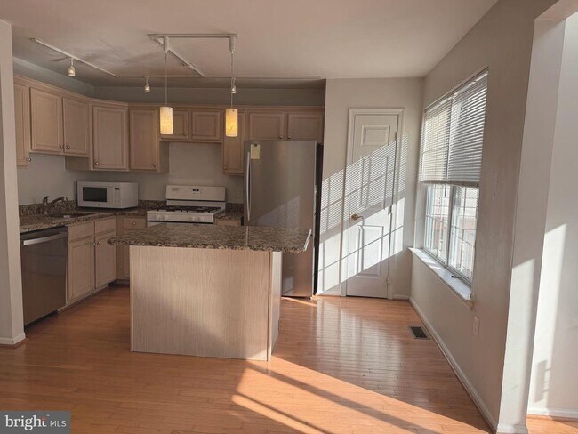 Foto del edificio - 20 Emandan Ln