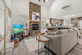 Building Photo - 308 Paradise Dr