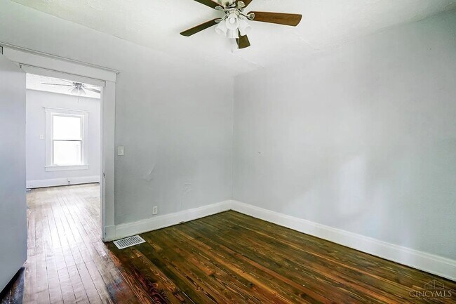 Foto del edificio - 5128 Blaesi St