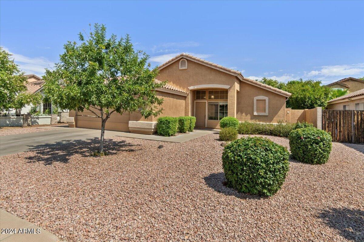 Foto principal - 312 E Mesquite St