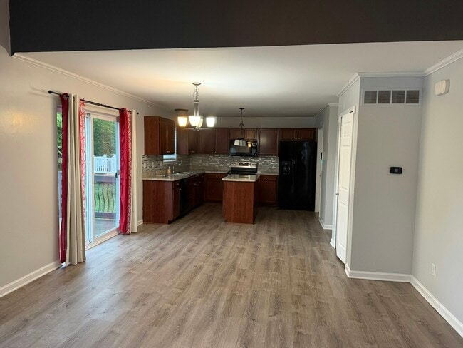 Building Photo - 14286 Marshall Dr