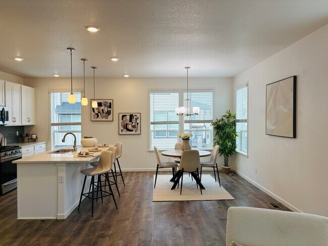 Foto del edificio - 1592 Castle Creek Cir