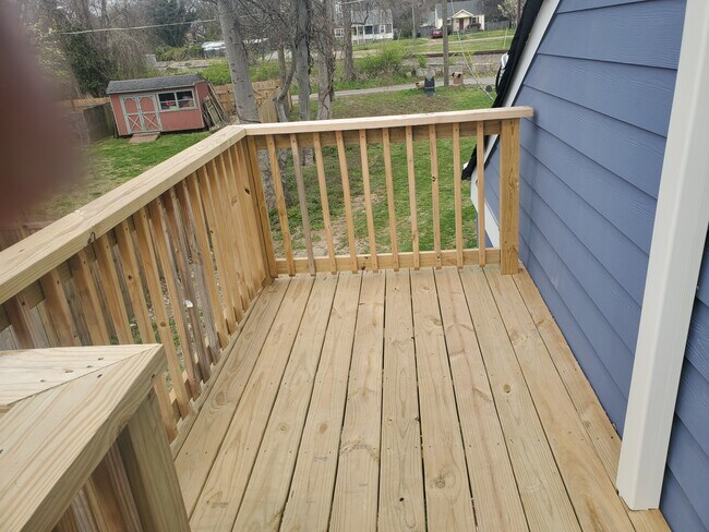 Cubierta - 1605 Douglas Ave