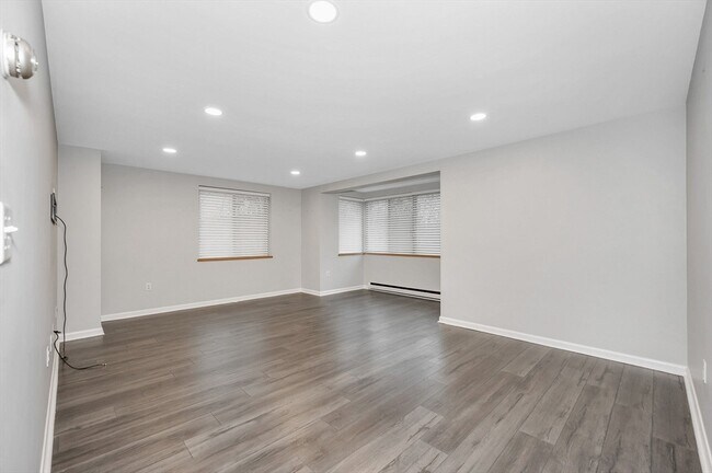 Foto del edificio - 100 Ledgewood Dr