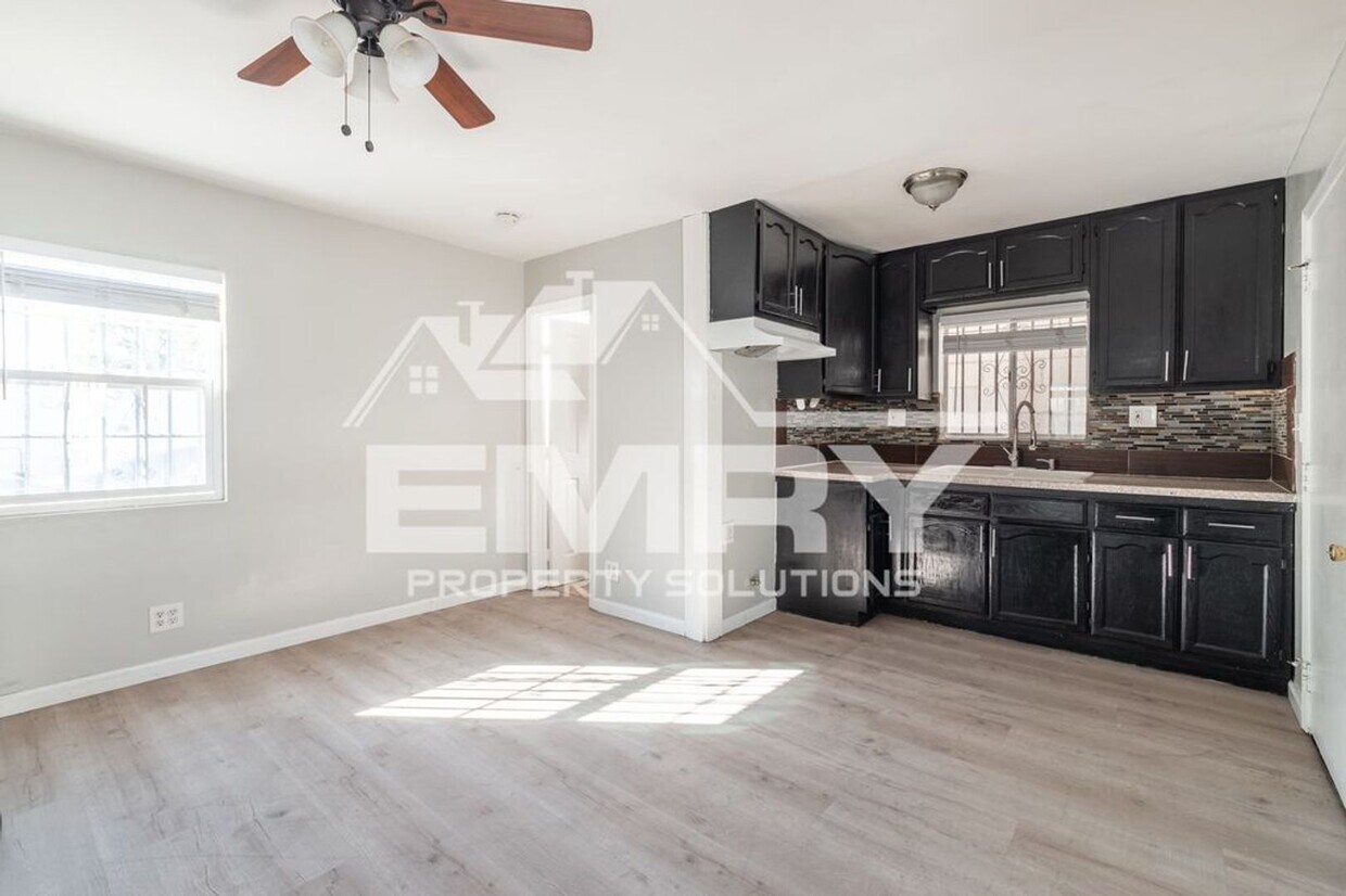 Foto principal - 5547 Holmes Ave