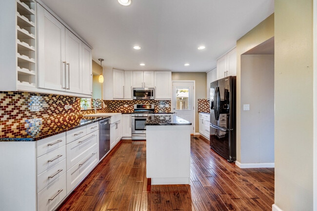 Building Photo - 227 Beaver Creek Dr