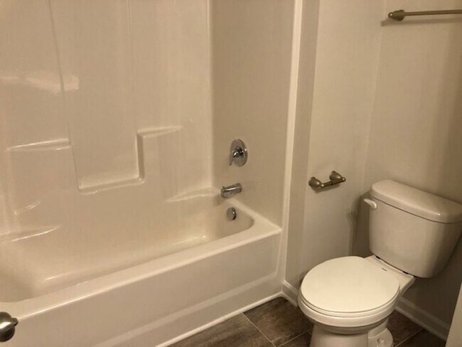 Foto del edificio - COMING SOON! Beautiful 3BR 2.5BA TownHouse w/ In-Unit Laundry • Garage Parking • Stainless Kitche...