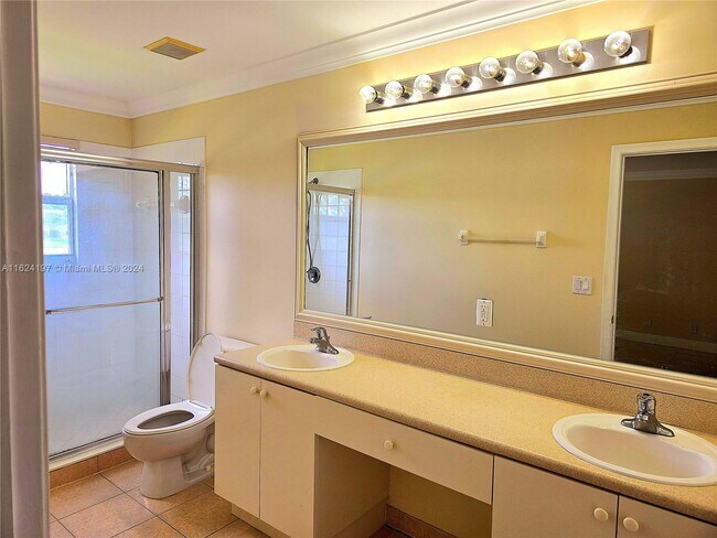 Foto del edificio - 832 Imperial Lake Rd