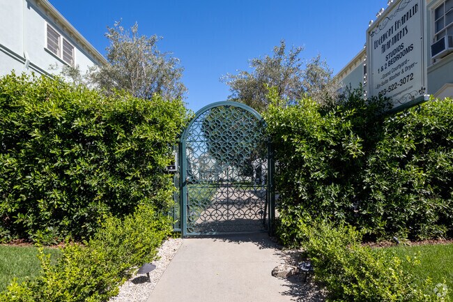 Entrada frontal - 1828-1850 N Edgemont Street Los Angeles, C...