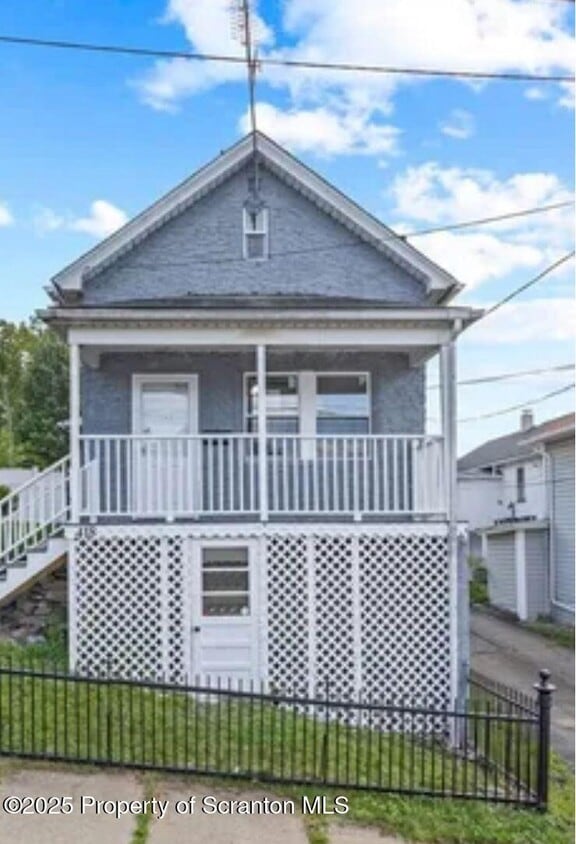 Primary Photo - 418 E Elm St