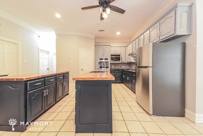 Building Photo - 10598 Bradley Cir