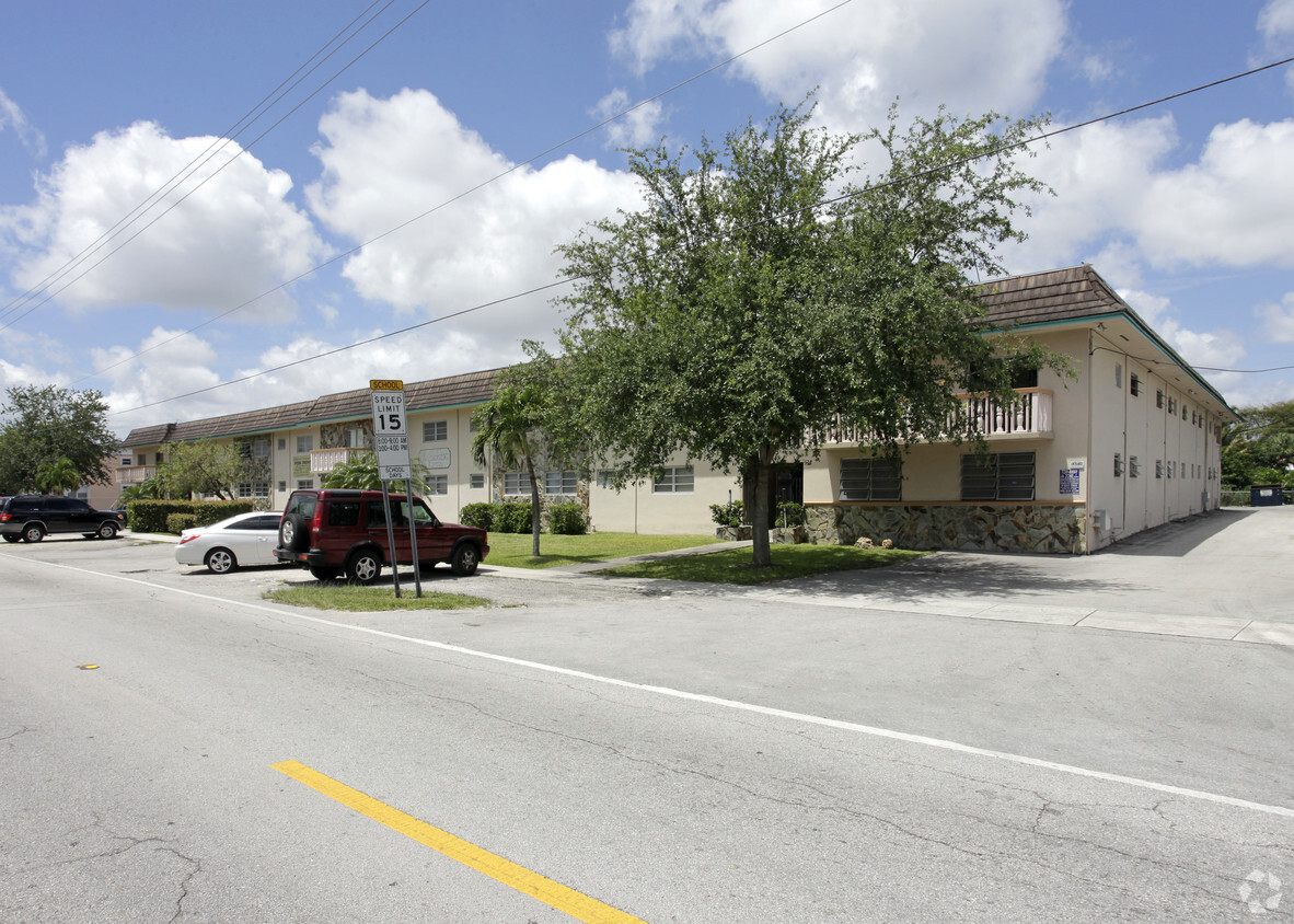 Primary Photo - The Edgewater Apartments