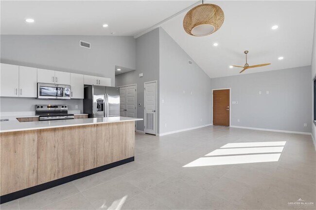 Building Photo - 14 Mockingbird Rd