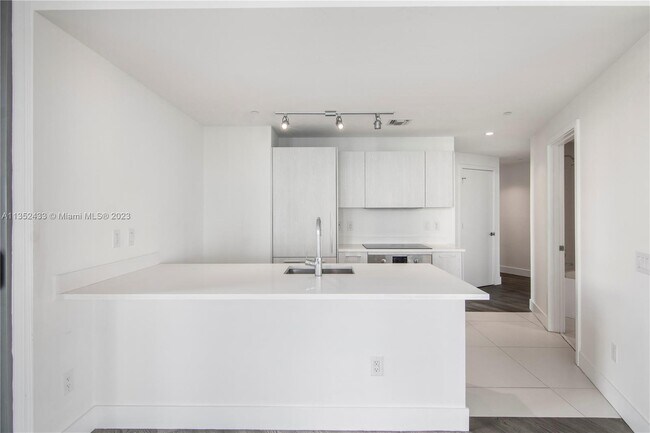 Foto del edificio - 501 NE 31st St
