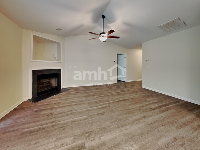 Foto del edificio - 770 Peachtree Meadows Cir