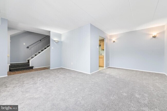 Building Photo - 214 VILLAGE Walk
