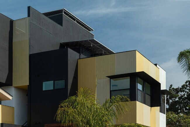 Foto del edificio - 2664 L St